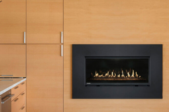 Montigo Phenom P42 fireplace with Installed in a Modern kitchen