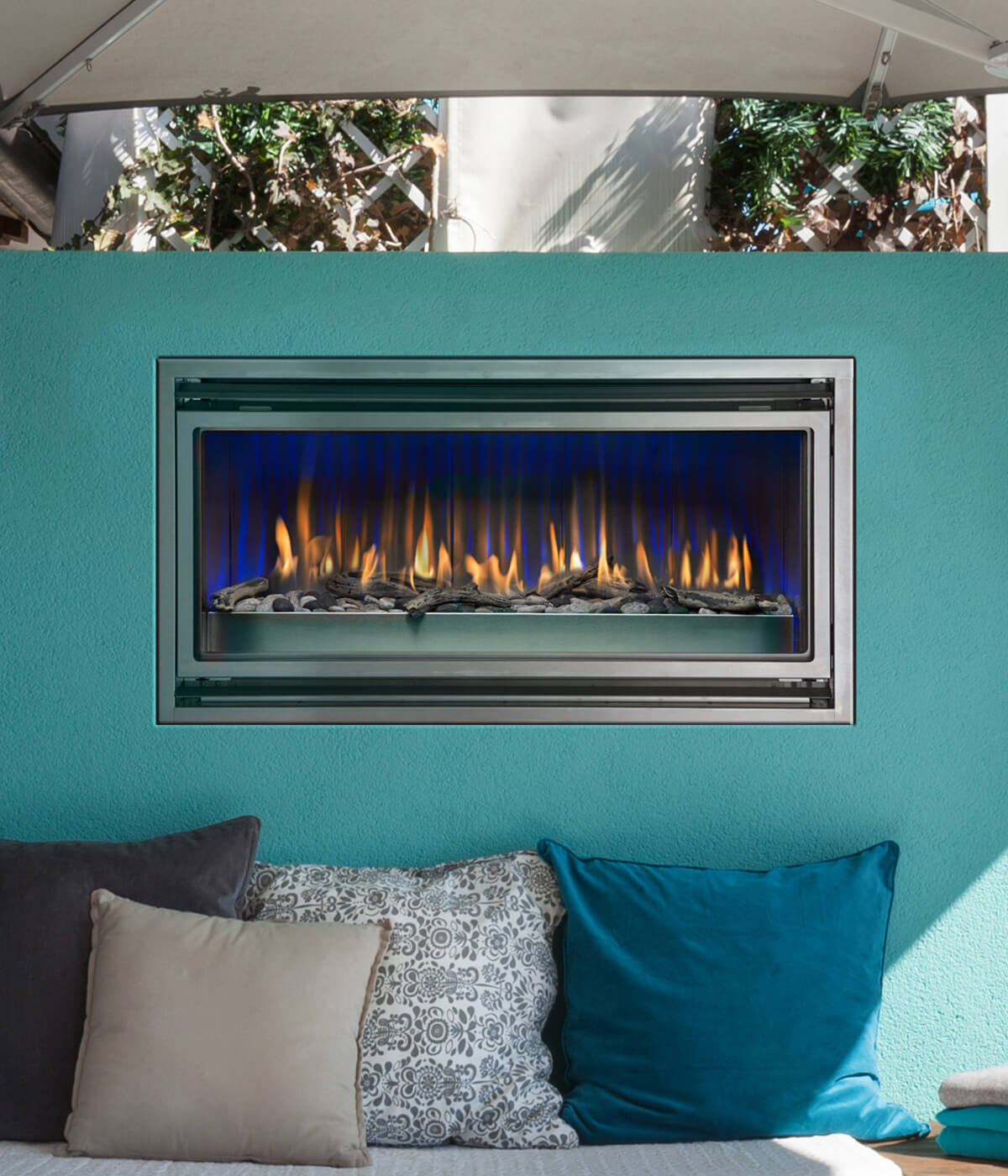 Montigo Mahana PL42VO outdoor fireplace shown in a seaside patio