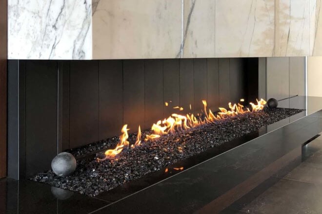 C920 Open Bay fireplace with Obsidian firestones