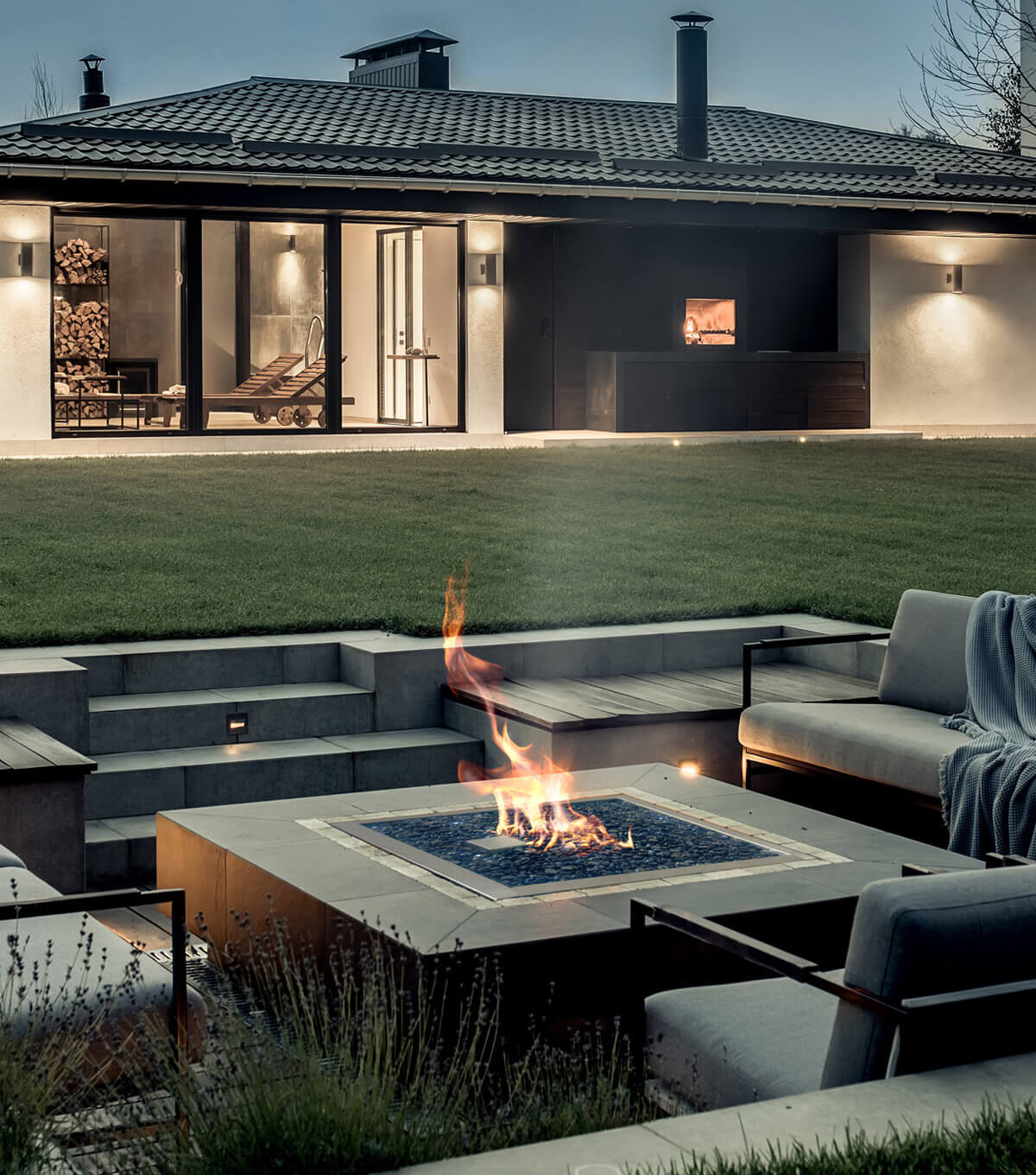 Custom Montigo Firepit CFPO-S2 in a residential backyard